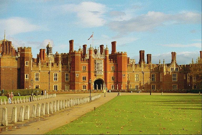 HAMPTON COURT PALACE